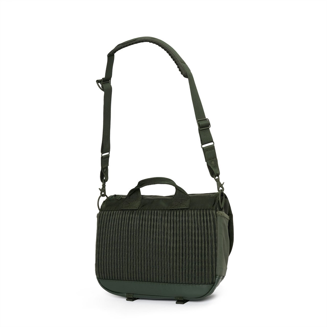 PORTER 新作「MONOCHROME」　ブラック　メッセンジャー　スモール　ディテール　背面