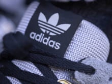 まさに特別。最上級ラインの「アディダスコラボ」こそラフに着飾らずに履く！【人気ショップ＆ブランドスタッフの冬の毎日更新スニーカースナップ／DAY27】