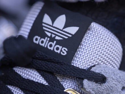 まさに特別。最上級ラインの「アディダスコラボ」こそラフに着飾らずに履く！【人気ショップ＆ブランドスタッフの冬の毎日更新スニーカースナップ／DAY27】