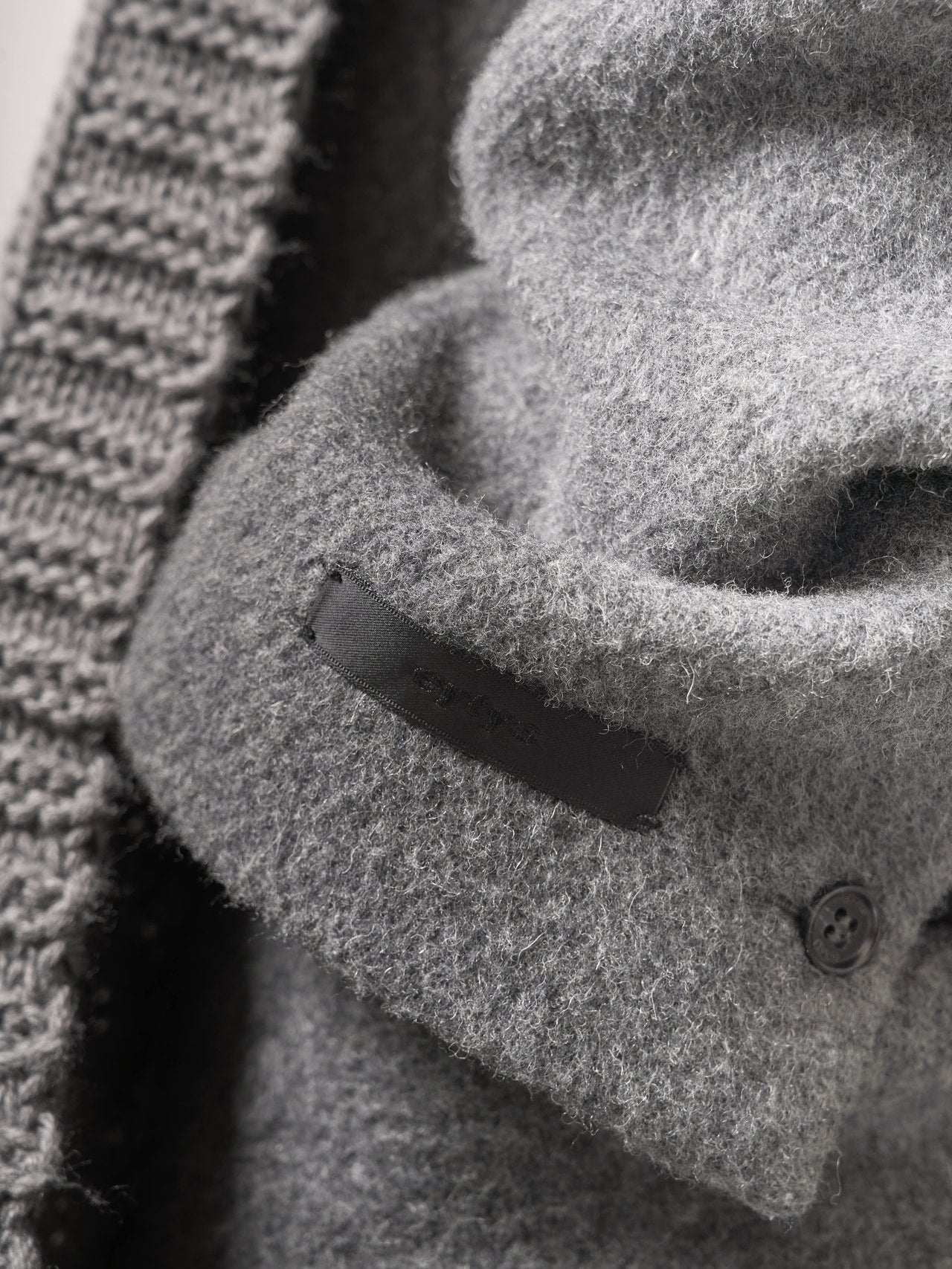 エイティーズのコートの袖元