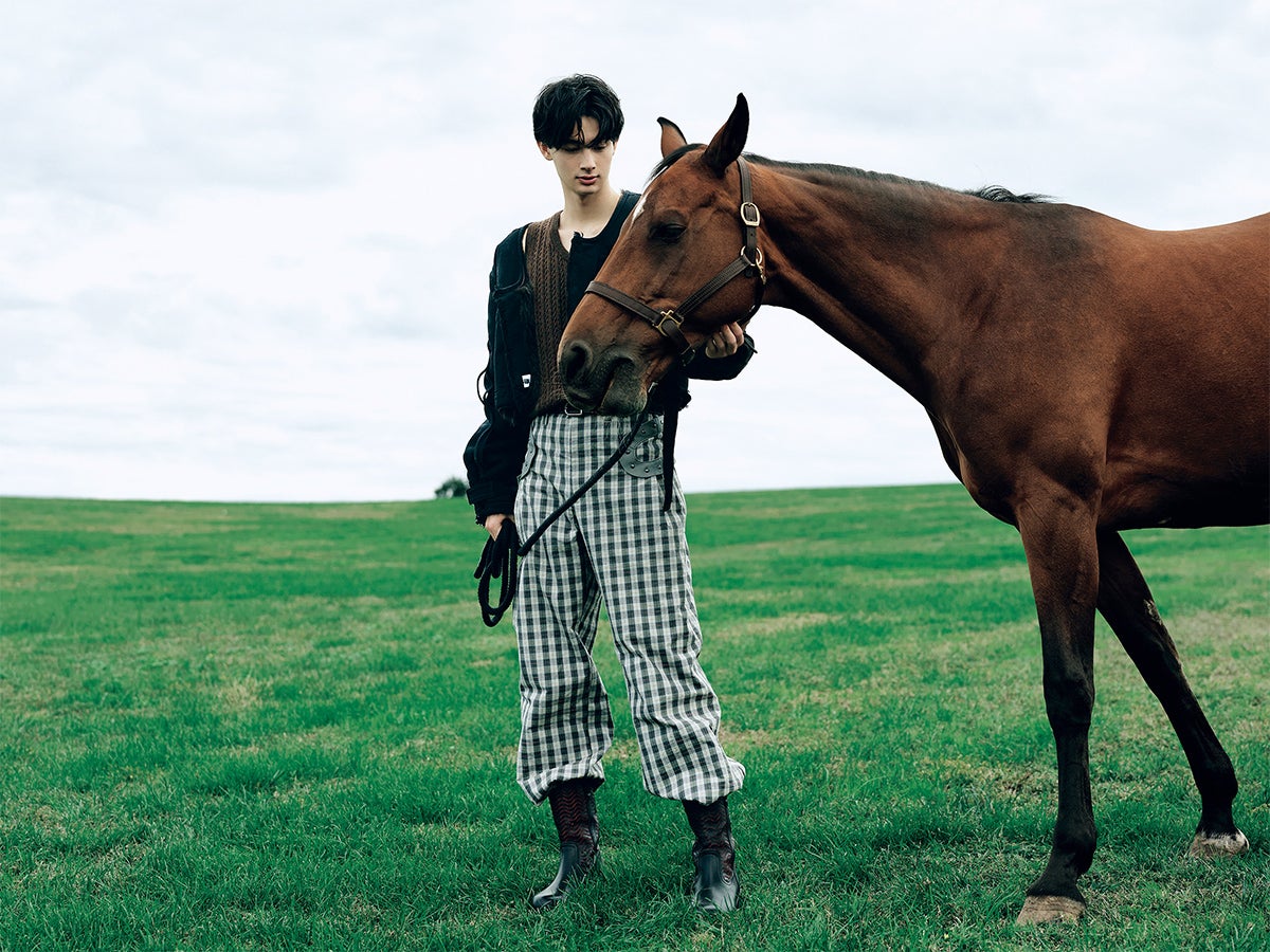 ジョッキースタイルに身を包んだ栄莉弥