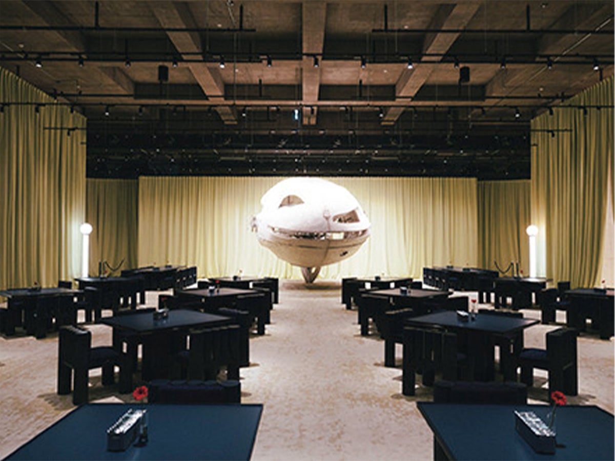 7mの動くコンクリート彫刻