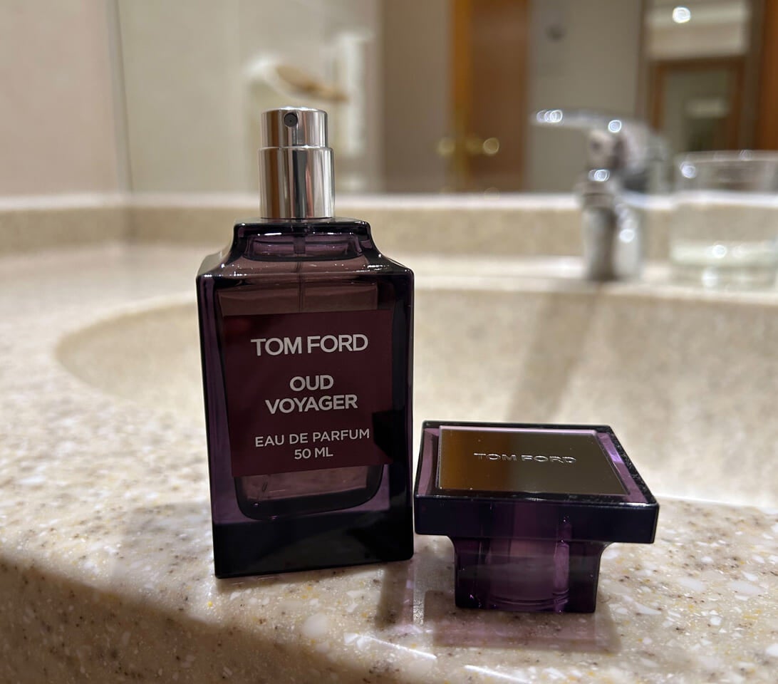 トムフォードの香水「ウード ヴォヤージュ」蓋を外したところ