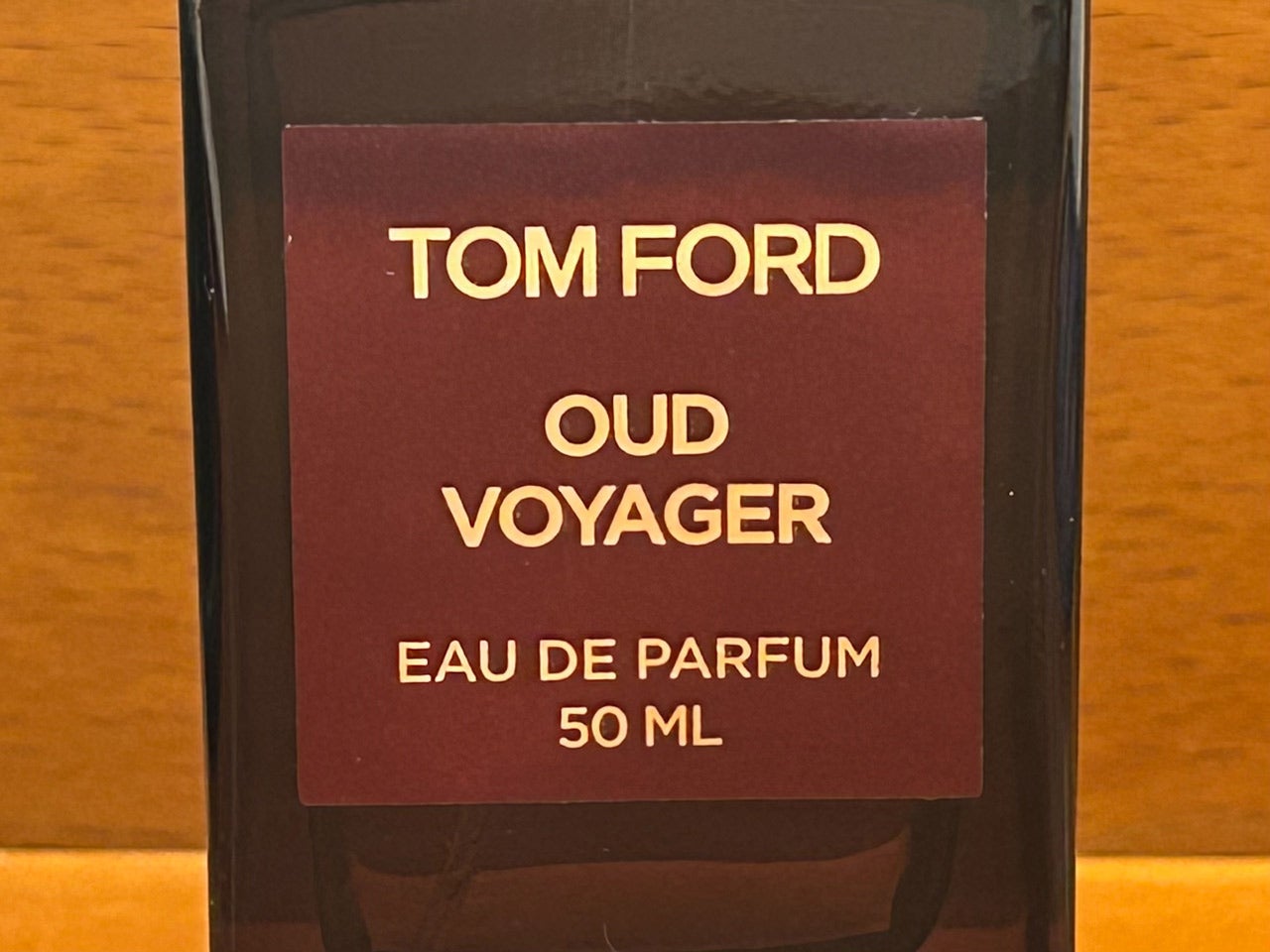 トムフォードの香水「ウード ヴォヤージュ」ゴールドのラベル