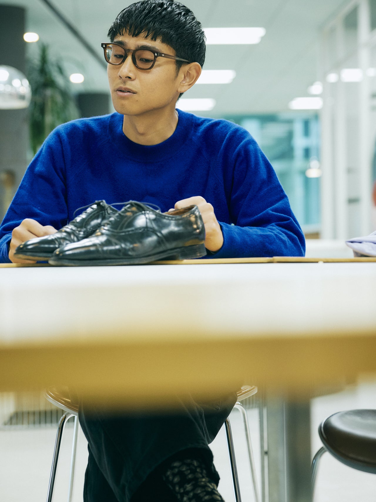 服好きが買ってよかった〈Old Church's〉の黒革靴と原田さん