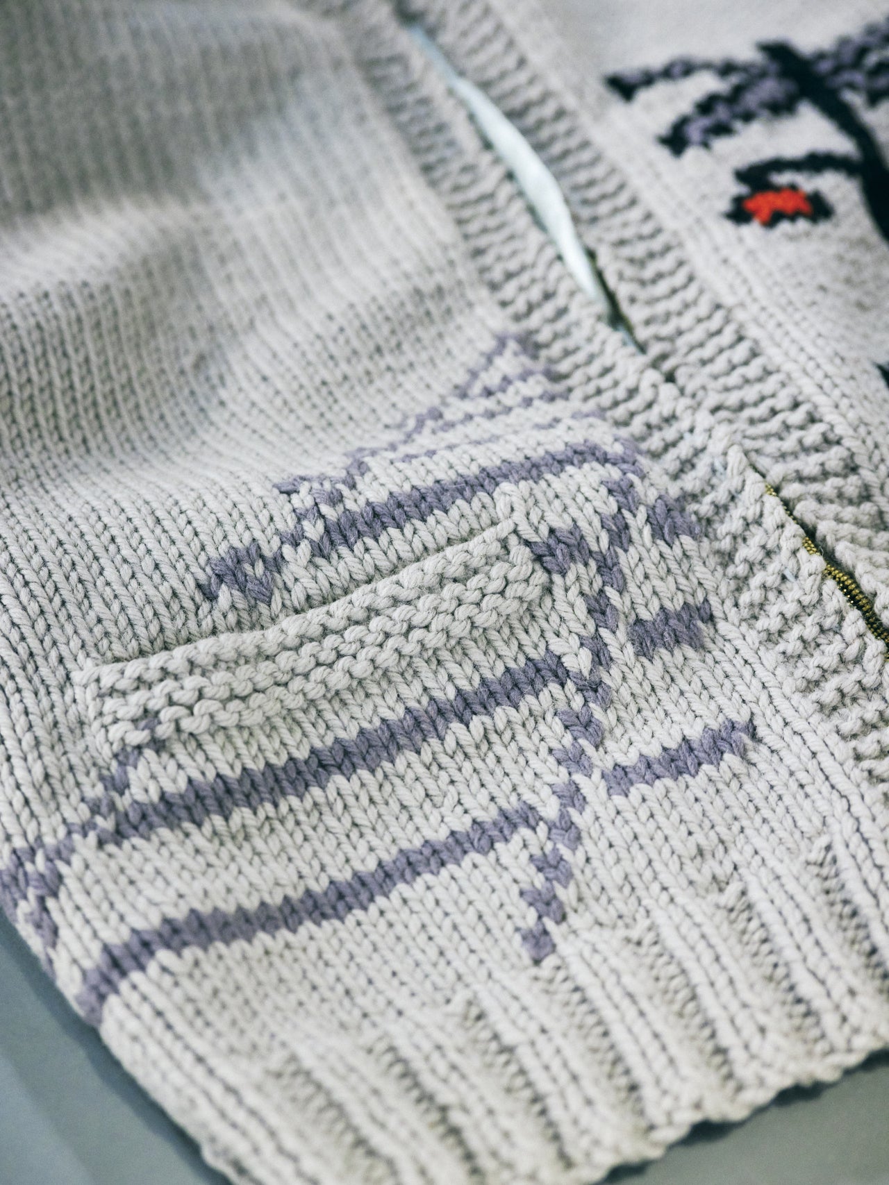 オシャレな人が買ってよかった古着のカウチンニットのポケット