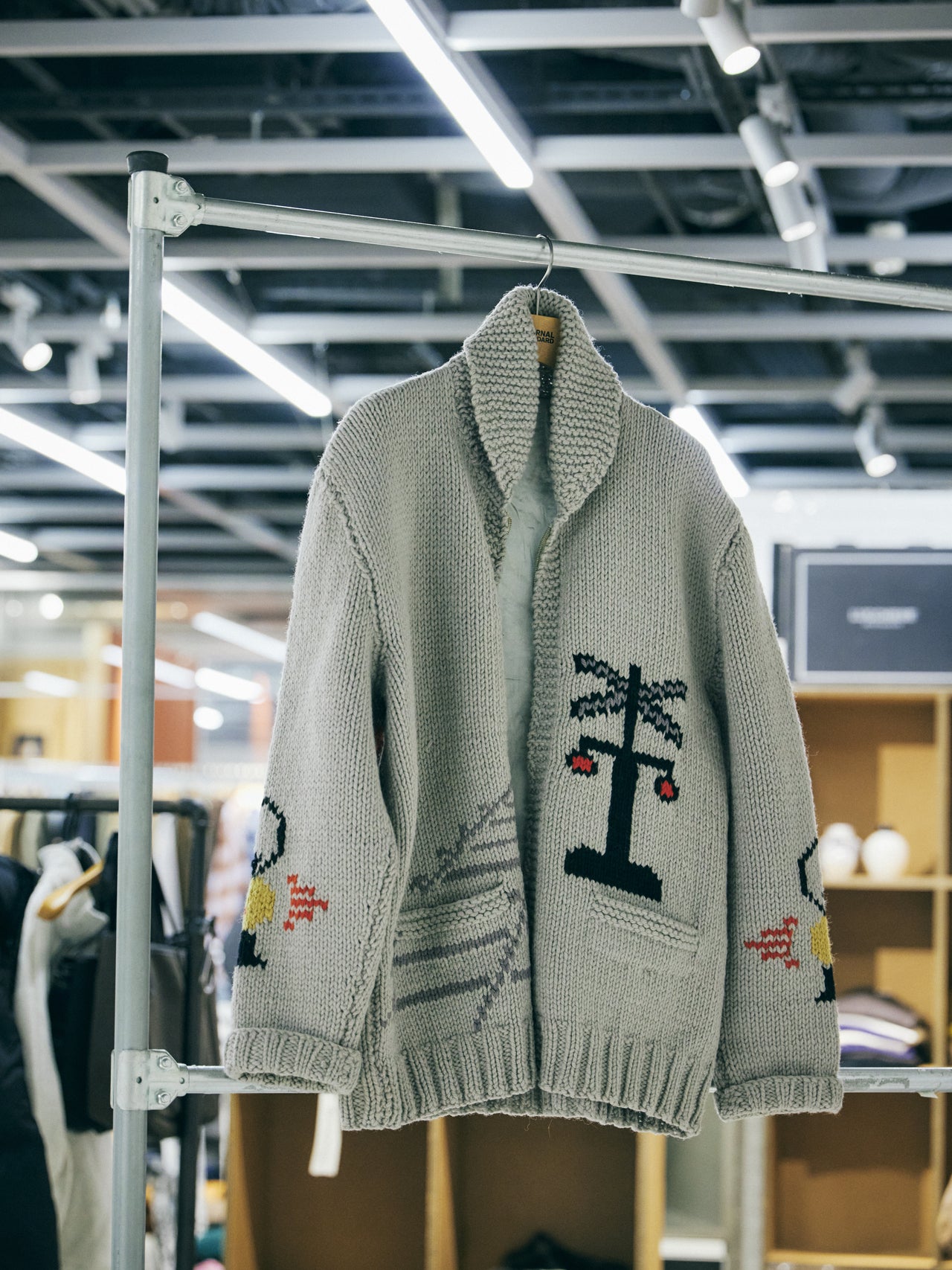 オシャレな人が買ってよかった古着のカウチンニット