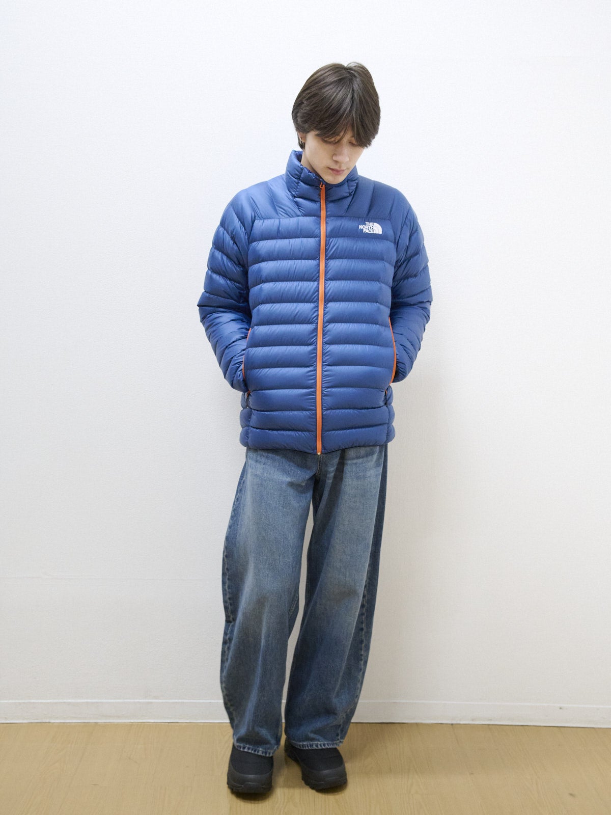 ザ・ノース・フェイスのダウン/ウーゼルジャケットのオシャレな着こなし全身