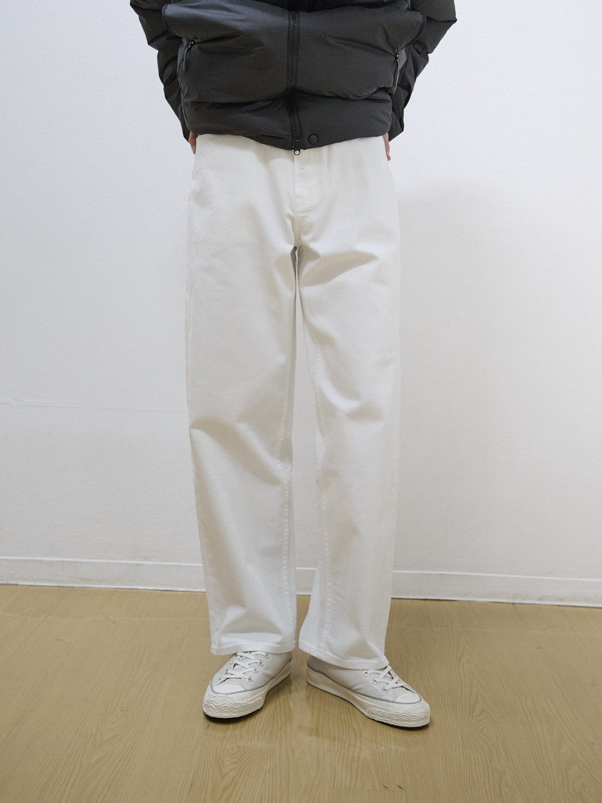 アークテリクスの中綿ジャケット/ニュークレイ SV パーカ メンズのパンツ寄り