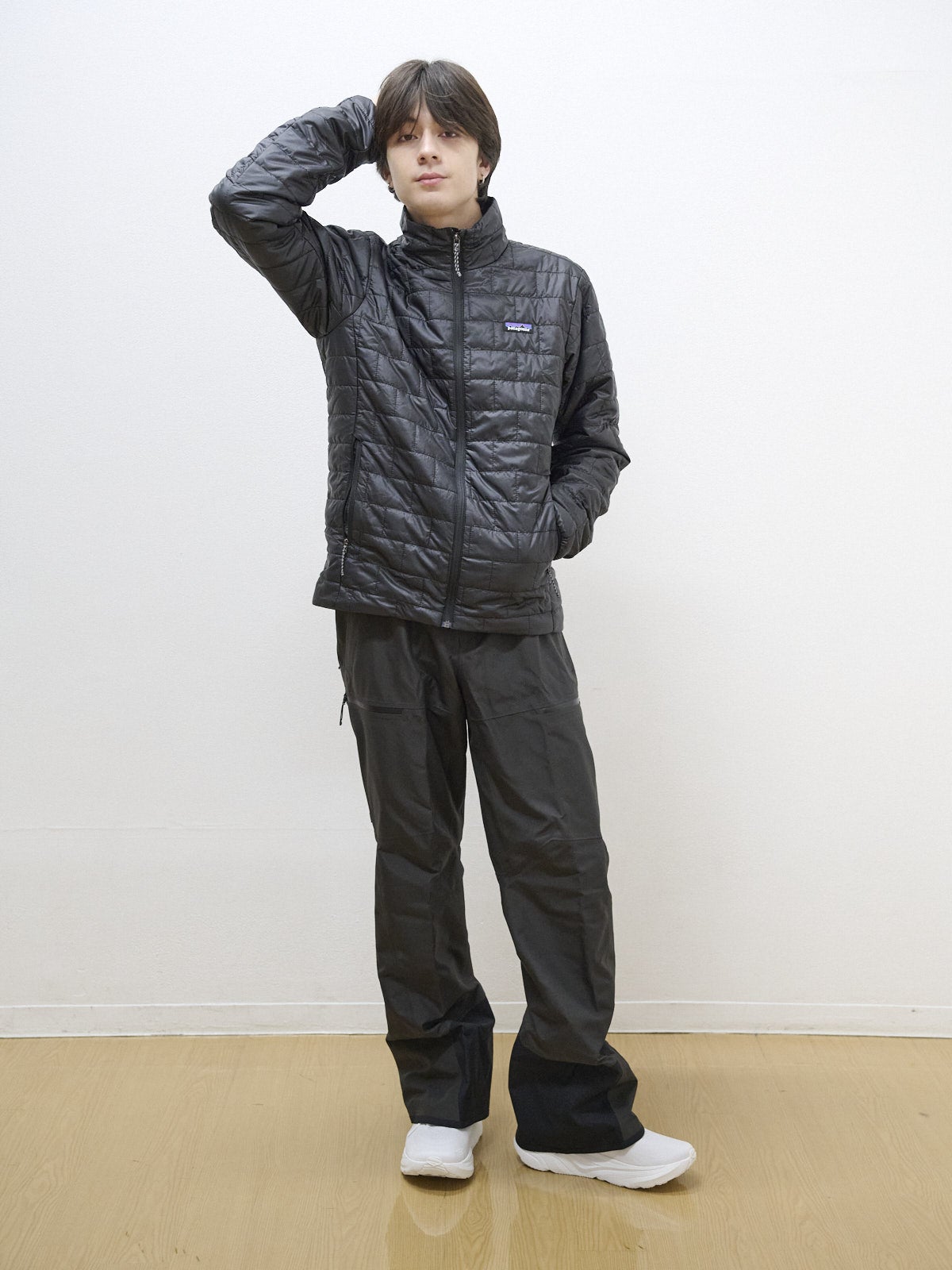 パタゴニアのメンズ・ナノ・パフ・ジャケットのオシャレな着こなし