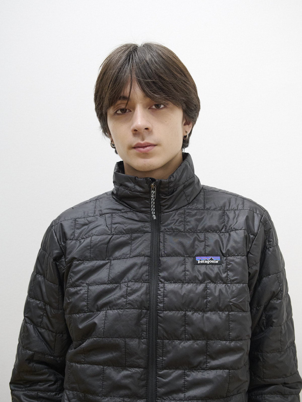 パタゴニアのメンズ・ナノ・パフ・ジャケットのオシャレな着こなしのネック