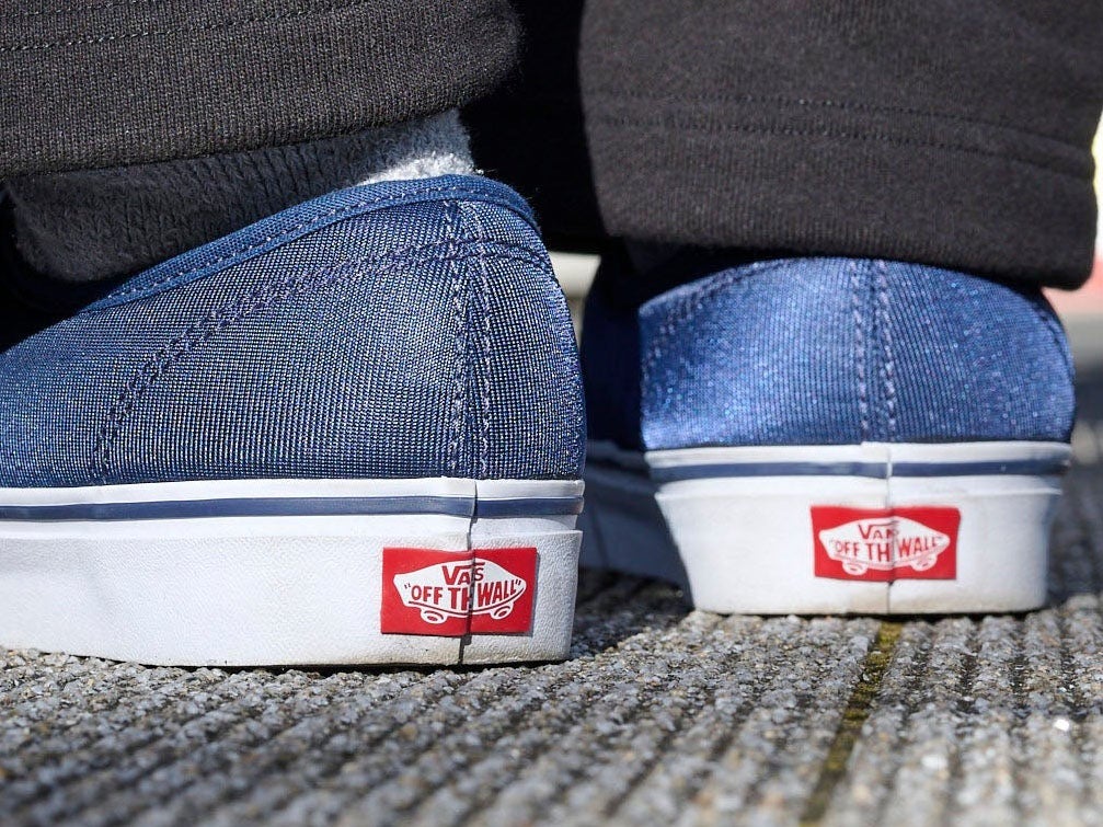 [Gallery]ひと味違う「特別なヴァンズ」の“オーセンティック”はジャージ素材が今っぽい！【人気ショップ＆ブランドスタッフの冬の毎日更新スニーカースナップ／DAY16】