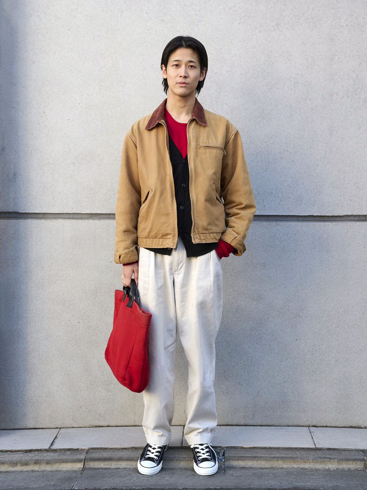 コンバース 三鴨さん スニーカーのお洒落な着こなし 全身