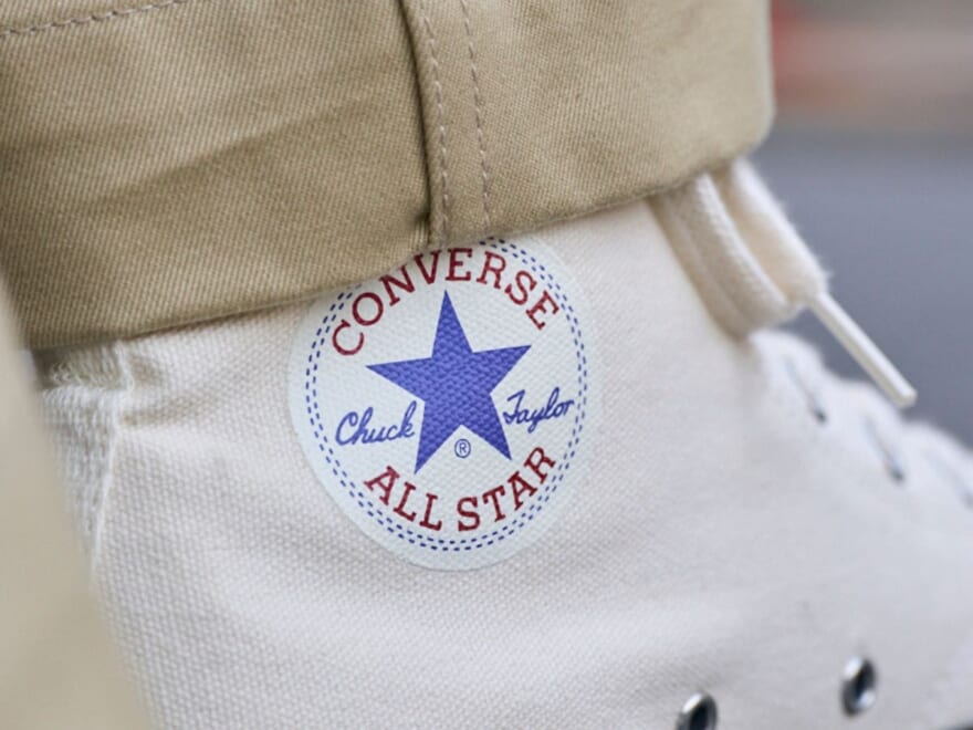 まさかの2足買い！「コンバース」のハイカットとブレザーで今っぽい大人アメカジの完成形！【人気ショップ＆ブランドスタッフの冬の毎日更新スニーカースナップ／DAY13】