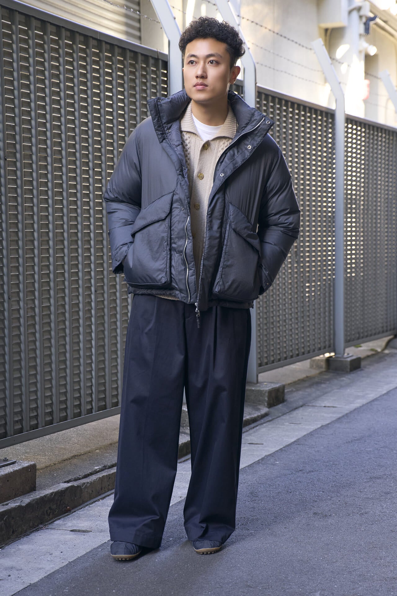 ナイキの愛用スニーカー「NIKE JACQUEMUS MOON SHOE&nbsp;」のオシャレな着こなし