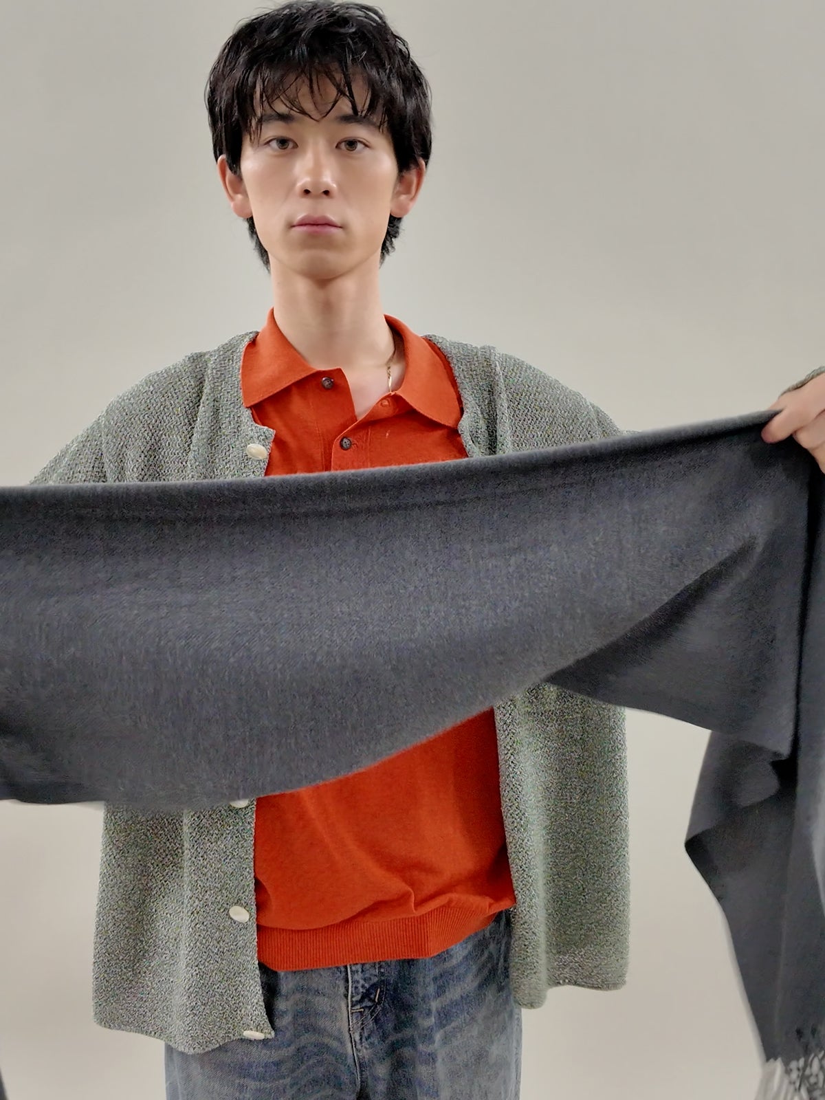 マフラーの巻き方／バラクラバ巻き、畳む