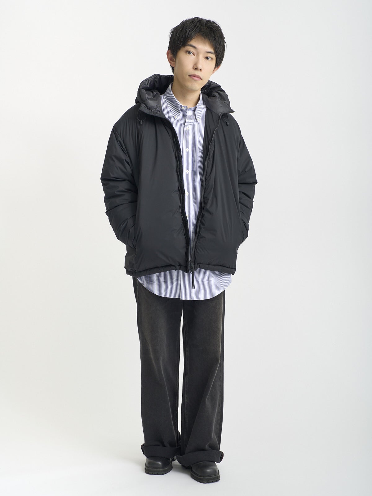 カナダグース　ダウンスナップ　お洒落な着こなし　全身