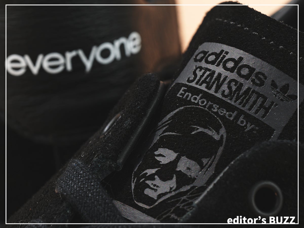 これで５足目の最愛スニーカー「スタンスミス」。コラボな“黒スニ”はスペシャルすぎるのにさりげないのがちょうどいい！[編集者の愛用私物 #296]