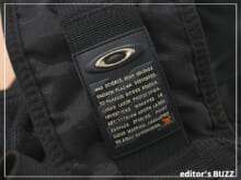 探している人が急増!? 2000年代「オークリー」の黒ショルダーバッグは圧倒的デザインで服好き心にドストライク！[編集者の愛用私物 #298]