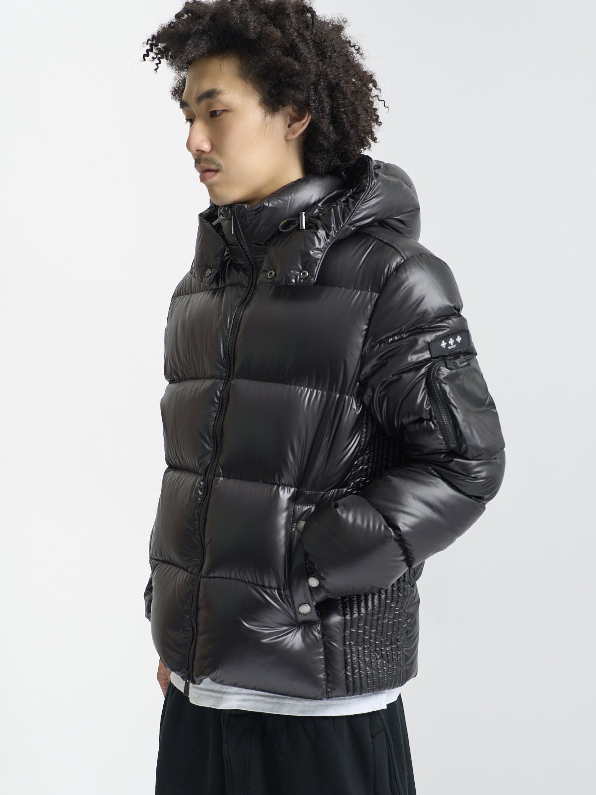 タトラスダウン お洒落な着こなし 上半身サイド