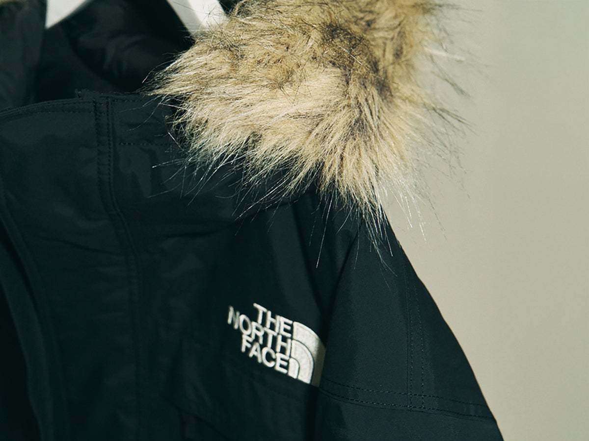 寒すぎる冬には「アウトドアブランド」の最強黒アウターを。街にもちょうどいい大人ブラック５選を服のプロが激推し！