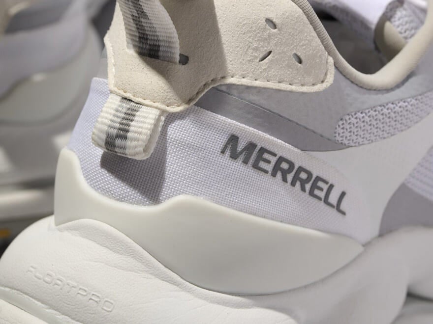 服好きがハマる「メレル」は白スニーカーが最強だ。１万円台、ゴアテックス、超軽量…いま買うべき“大人クリーン”な３選【MERRELL】