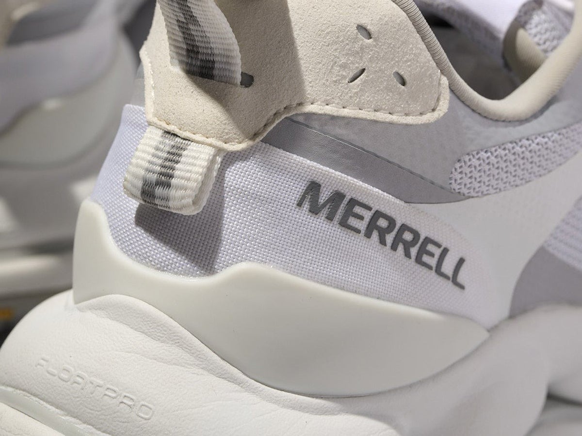 服好きがハマる「メレル」は白スニーカーが最強だ。１万円台、ゴアテックス、超軽量…いま買うべき“大人クリーン”な３選【MERRELL】