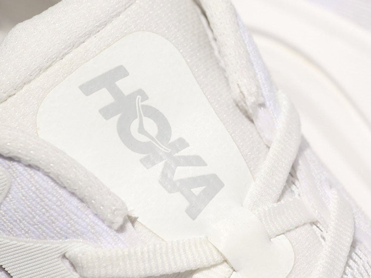 大人な厚底が欲しいなら！「ホカ」で完売前に買うべき“最強白スニーカー”４選。ボンダイ、リンコン、クリフトン…１万円台も多数！【HOKA】