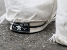 大人モノトーンな「コンバース」のオールスターでストリートコーデを都会的に！【人気ショップ＆ブランドスタッフの冬の毎日更新スニーカースナップ／DAY11】