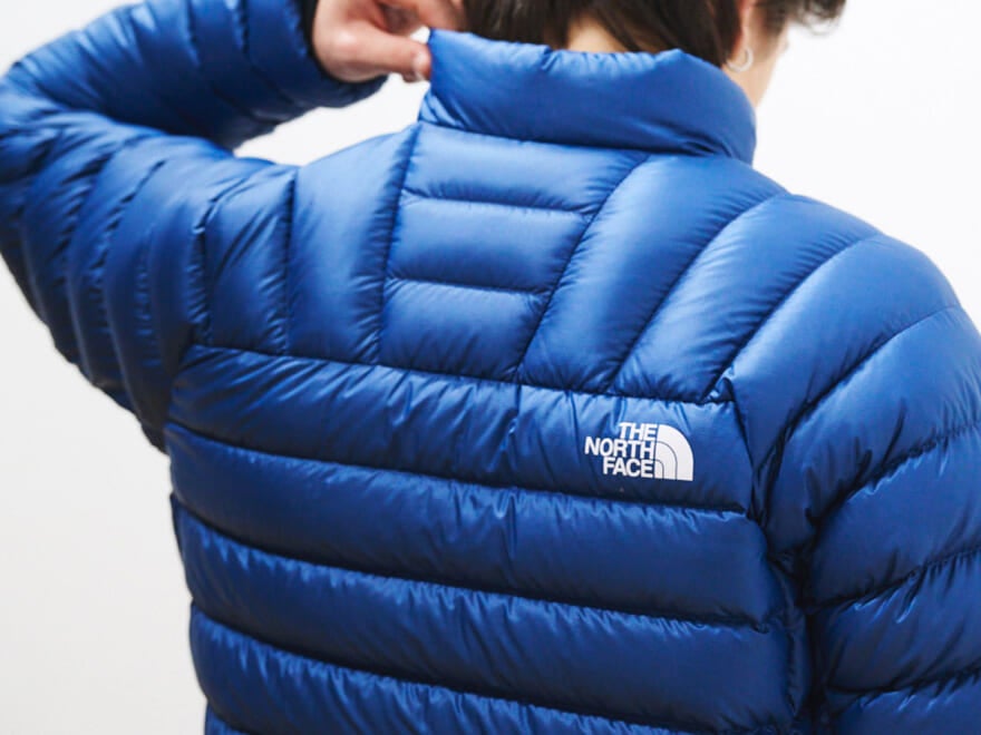 「ザ・ノース・フェイス」の大人カラーダウン＆黒ブーツは「ユニクロ」のデニムとシンプルシックに着こなしたい！ 【服好きたちのダウンスナップ #６】