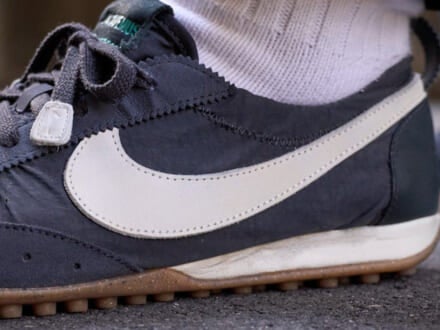 「ナイキ」の“幻のスニーカー”をアレンジした「ジャクムス」の特別コラボは薄底がお気に入り！【人気ショップ＆ブランドスタッフの冬の毎日更新スニーカースナップ／DAY24】