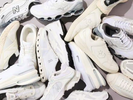 ３位ニューバランス、２位アシックス、１位は？ 最強「白スニーカー」全５０足を試着した服好きモデルのマイベストを本音レビューでお届け！