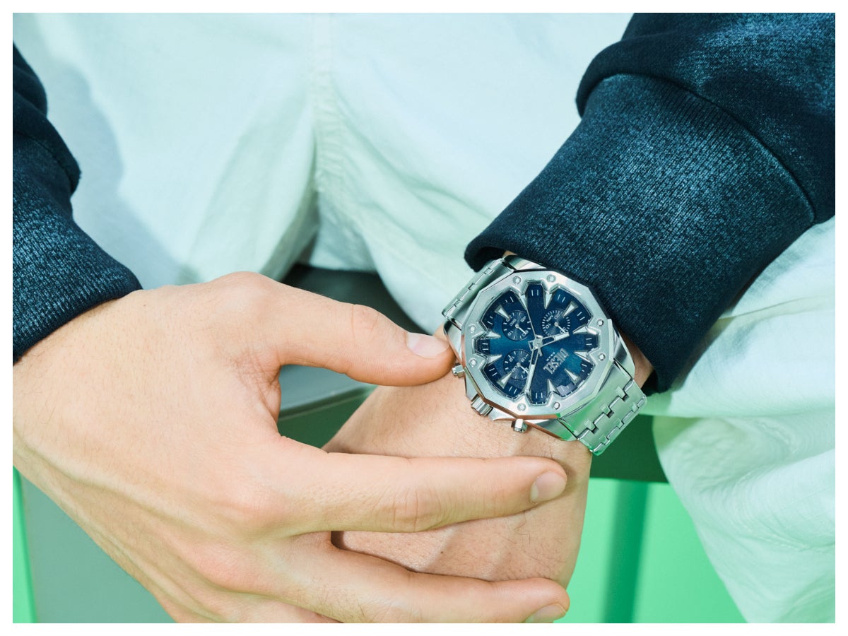 【抽選で当たる！】「ディーゼルウォッチ」の“STINGER”／創刊40周年特別企画！ 人気40ブランドからのスペシャル・プレゼント！