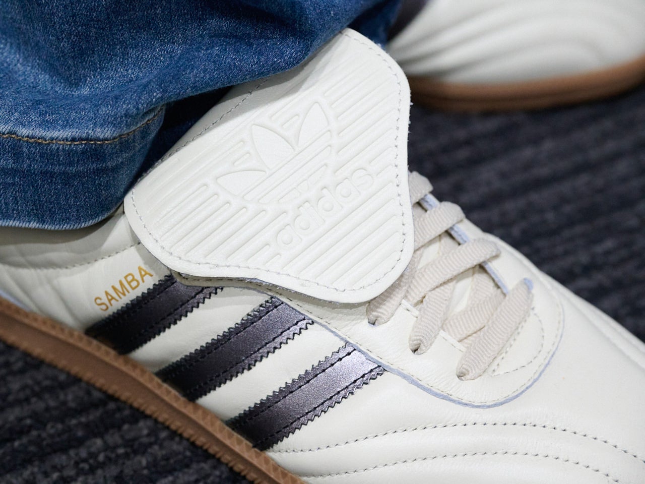 アディダスのサンバベロ寄り