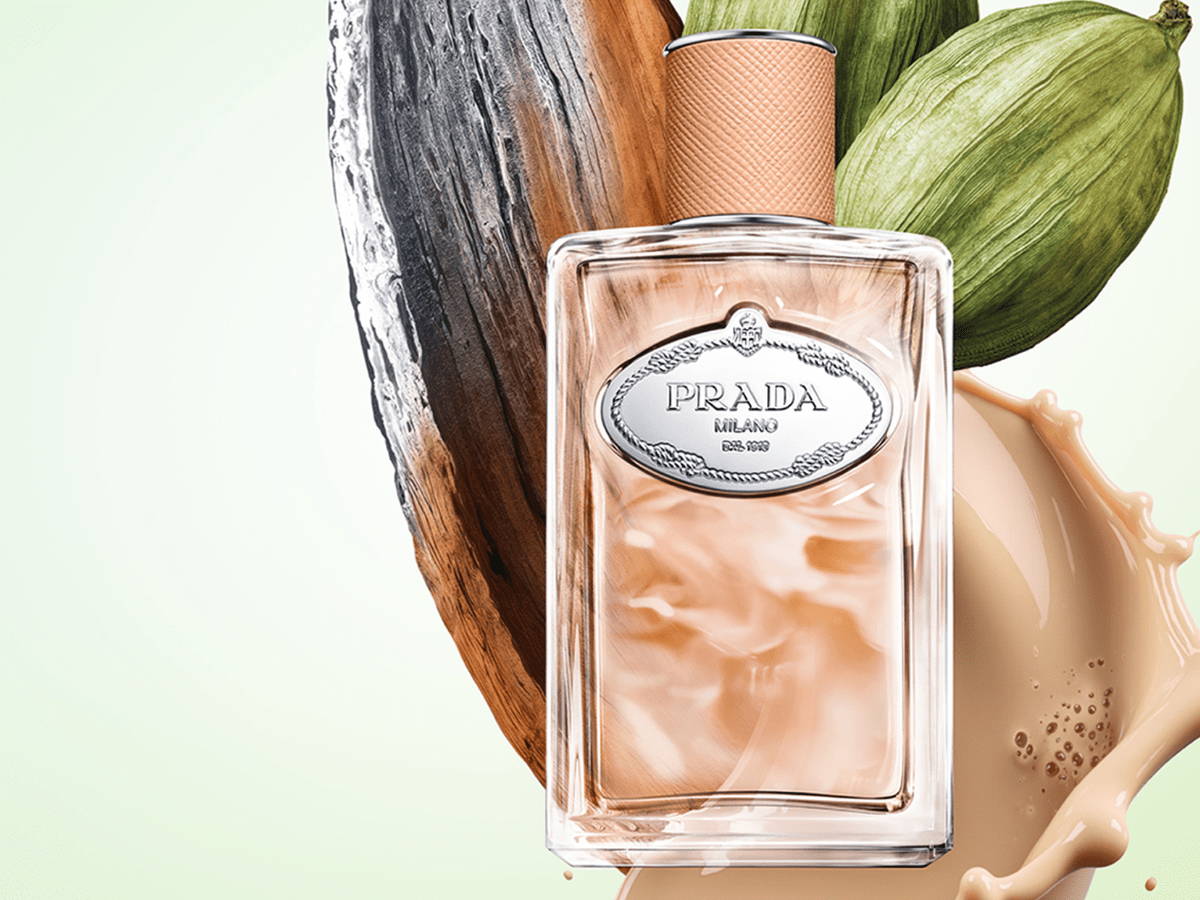 【2月27日発売】プラダ ビューティから「サンタルチャイ」が登場。肌に溶け込む“セカンドスキン”な香りの正体とは？