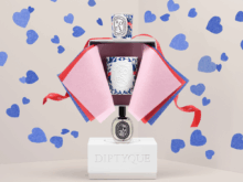 「ディプティック」から2026年バレンタイン限定コレクションが登場。アーティストが描くモダンな“青いローズ”を大切な人へ