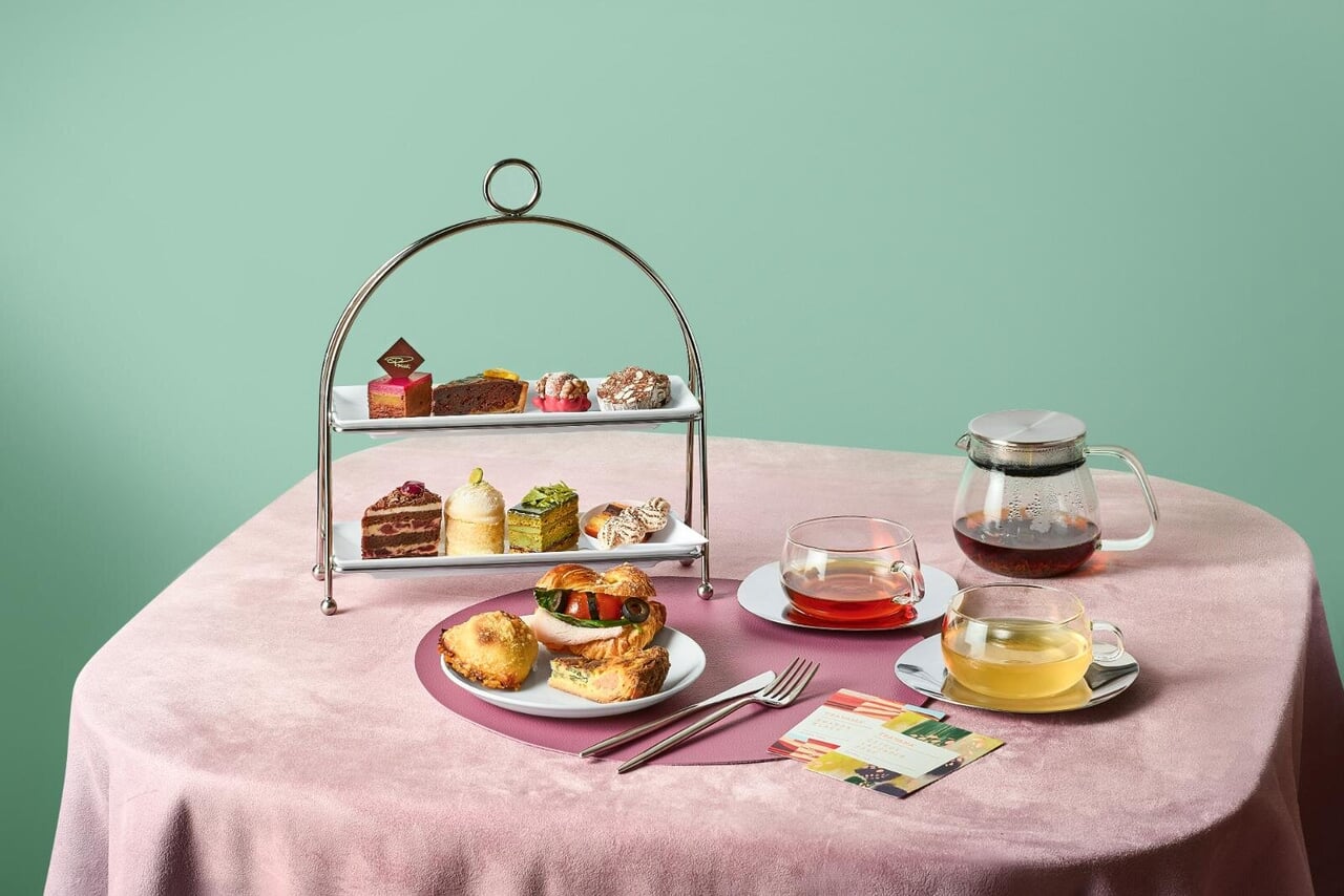 スタバロースタリー 東京では、バレンタイン限定アフタヌーンティー「ロースタリー パスティッチーニ フライト」