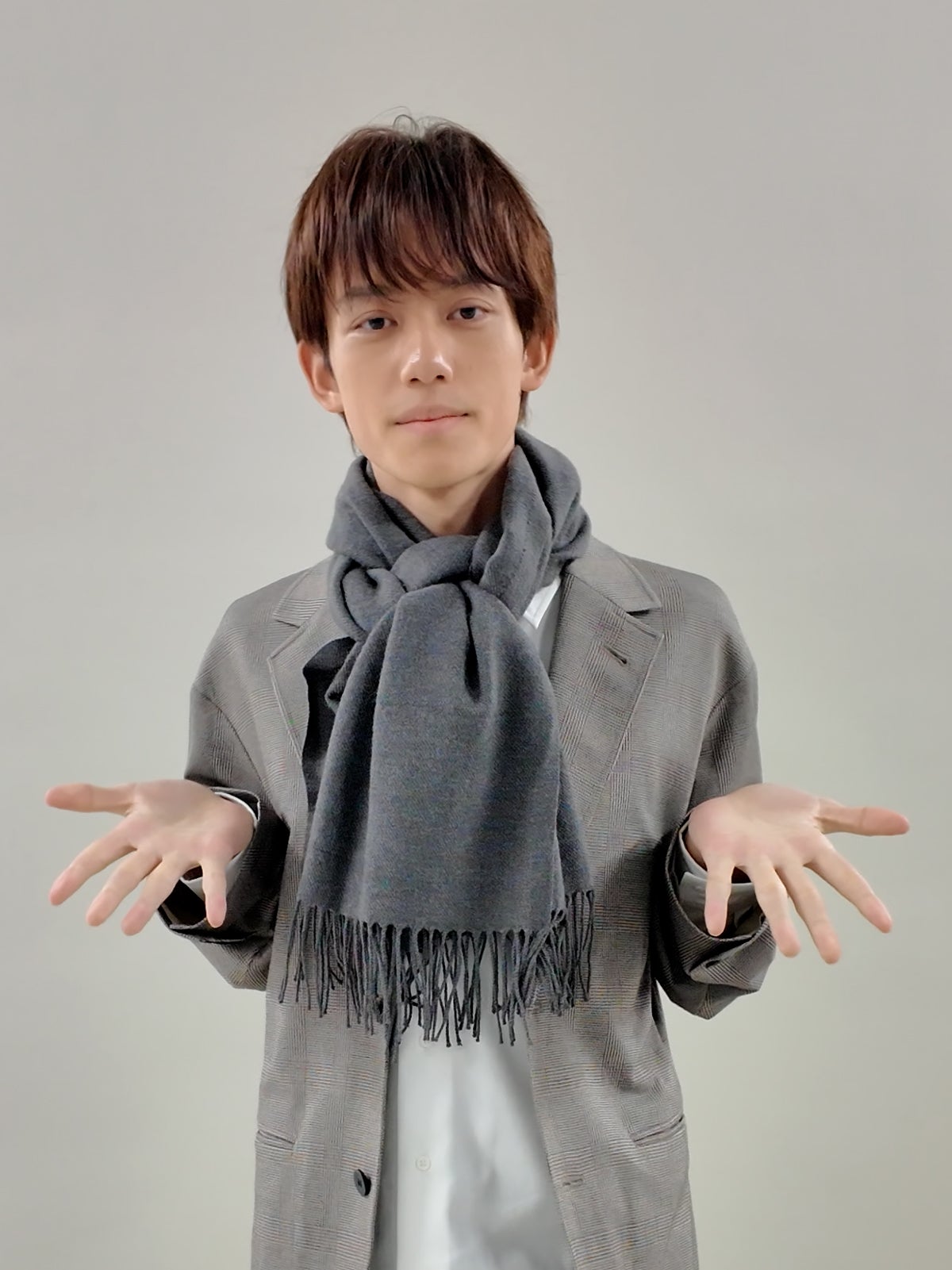 マフラーの正しい巻き方／ミラノ巻き（ピッティ巻き）編　完成