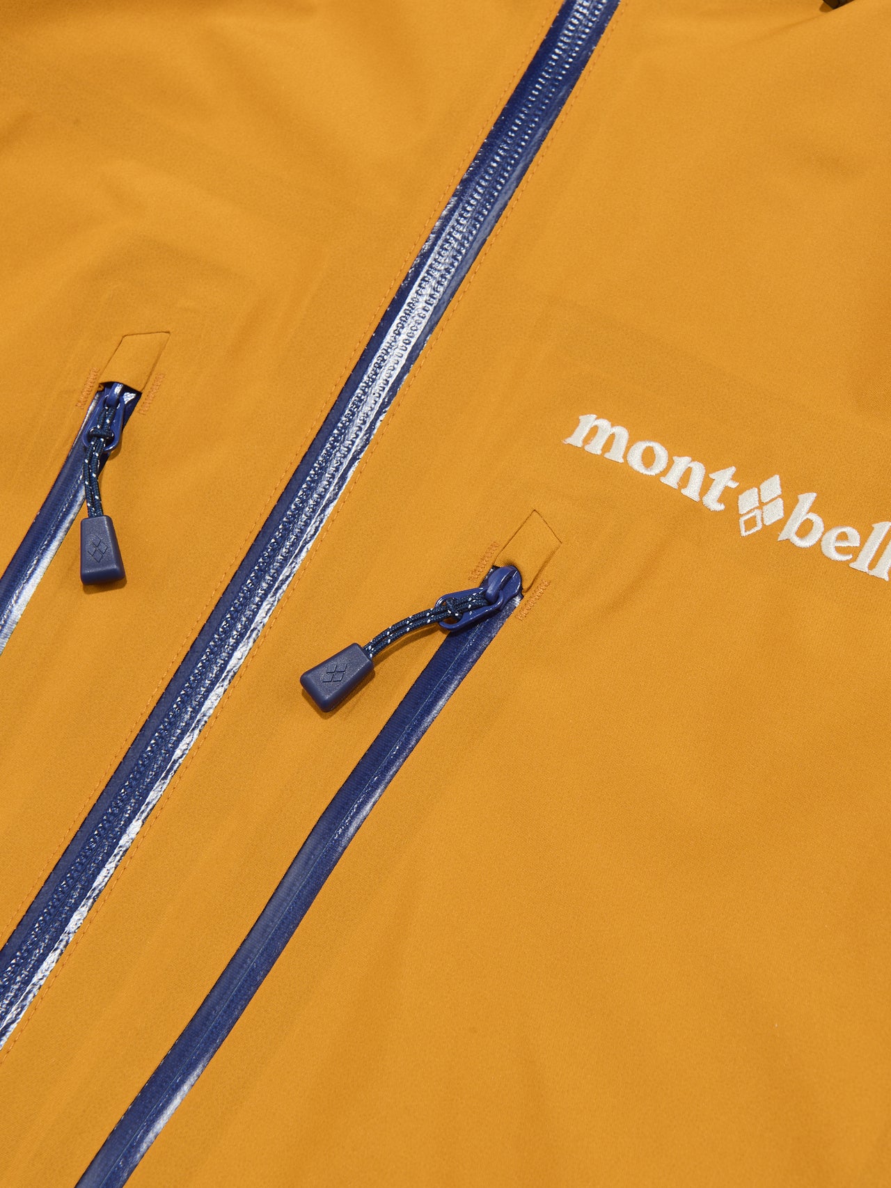 モンベルの新作シェルジャケットのディナリパーカの素材感