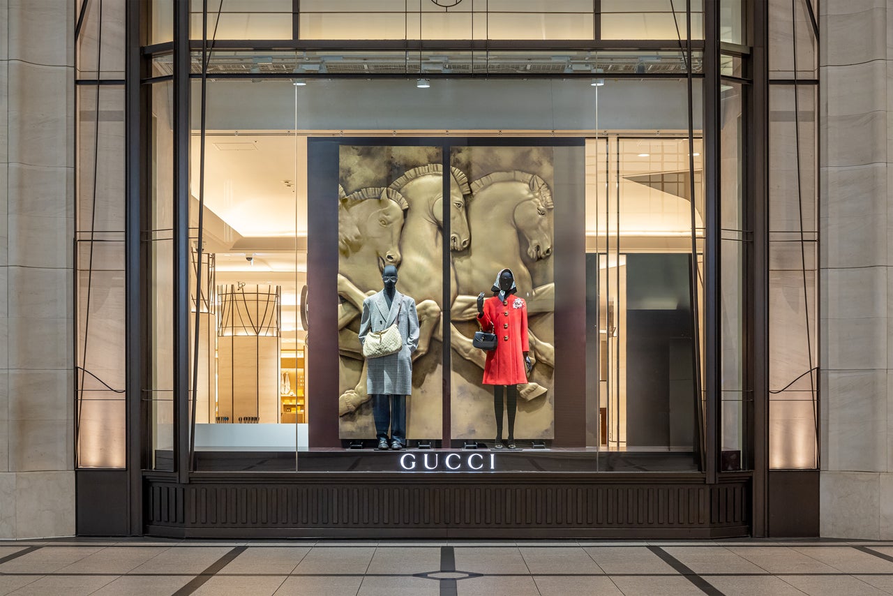 グッチ、デムナ　外観３