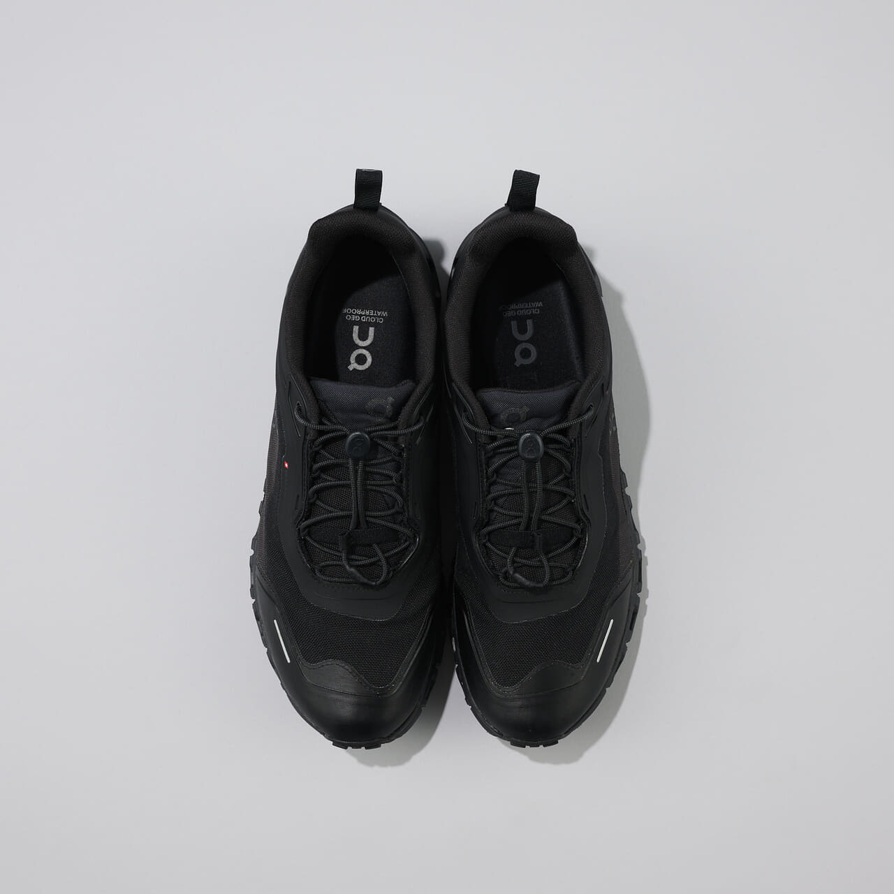 エディターが買ってよかった「On(オン）」の愛用黒スニーカー ／Cloud 6 Geo Waterproofのアッパー