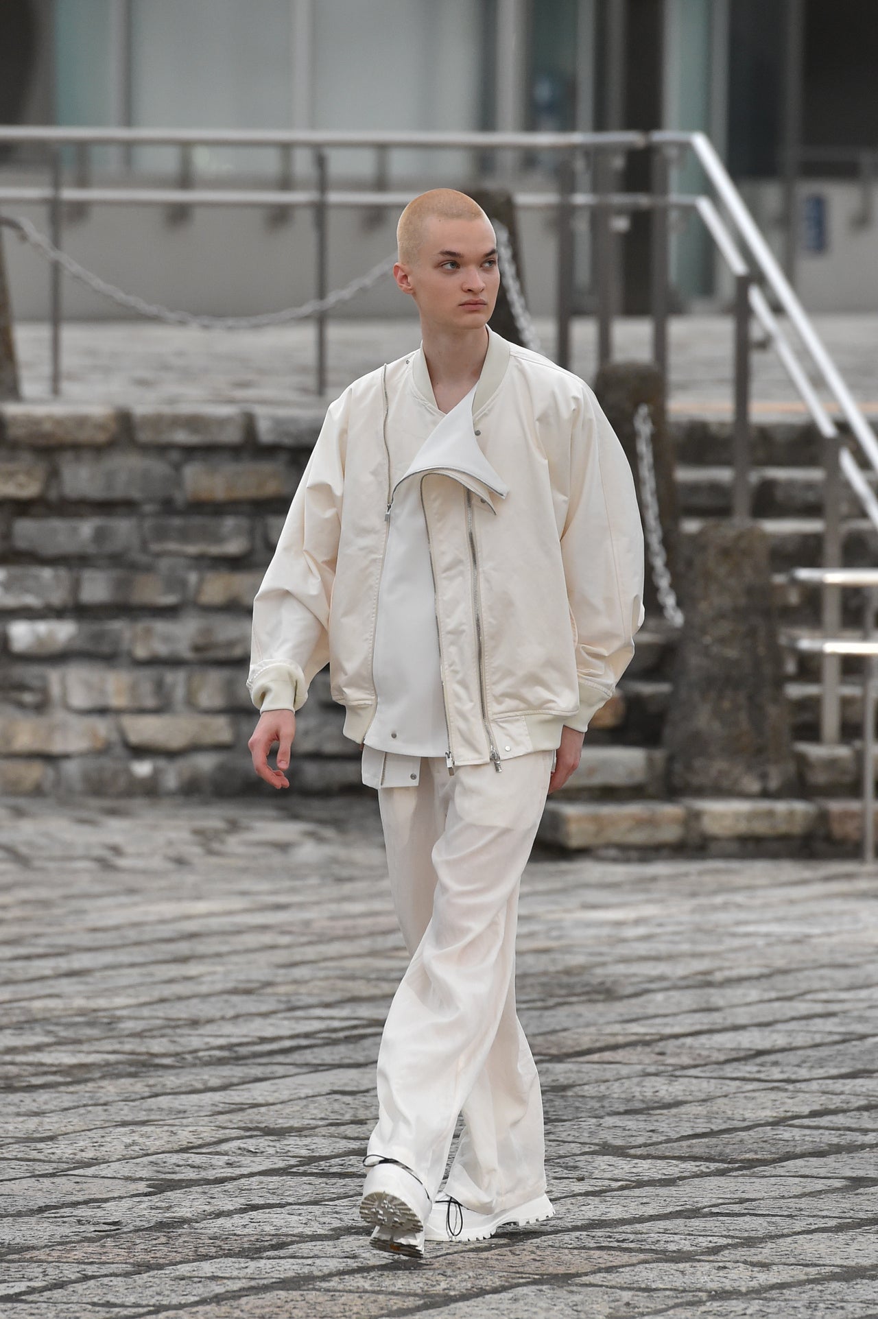 メンズファッションブランドATTACHMENTの2023年春夏のルック２