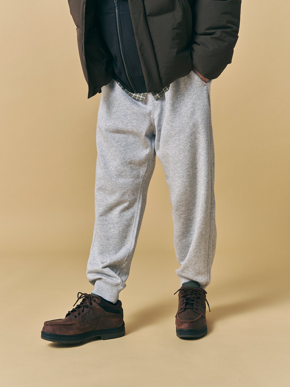 「ユニクロ」ダウンの高見えコーデ①パンツ