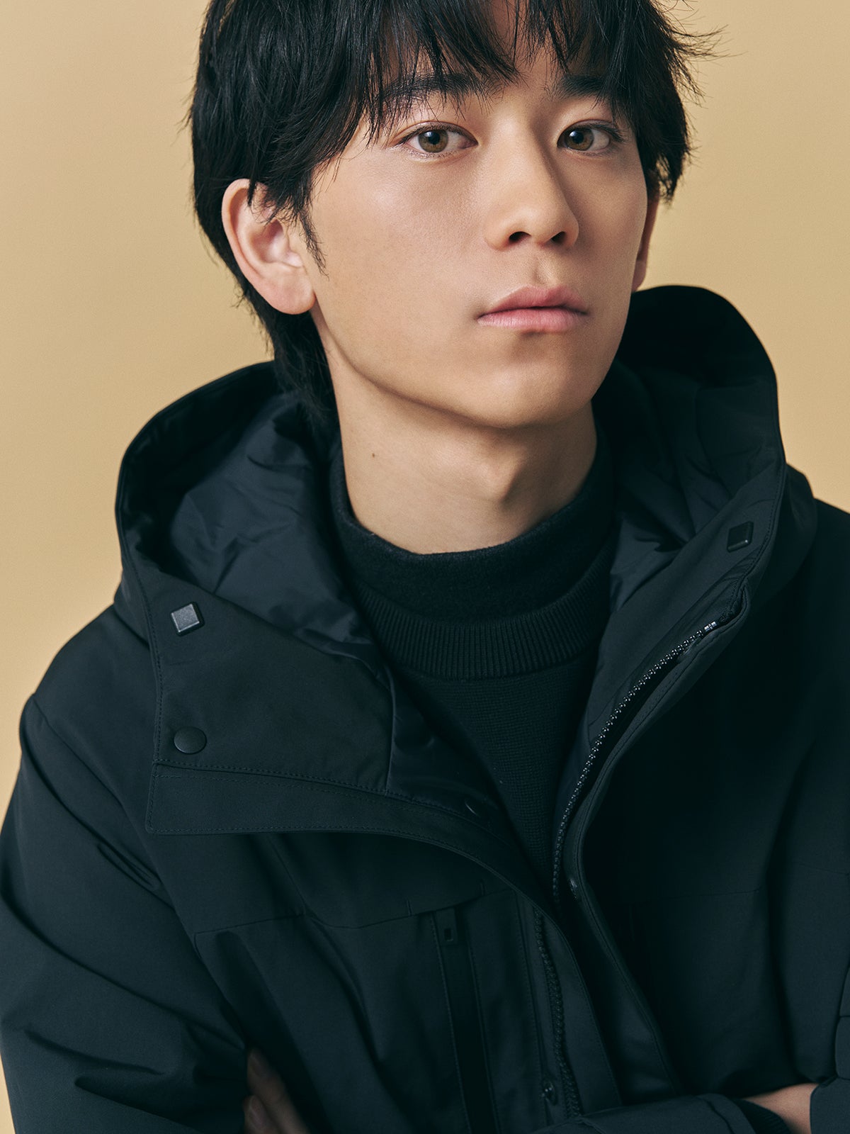 「ユニクロ」ダウンの高見えコーデ②の首元