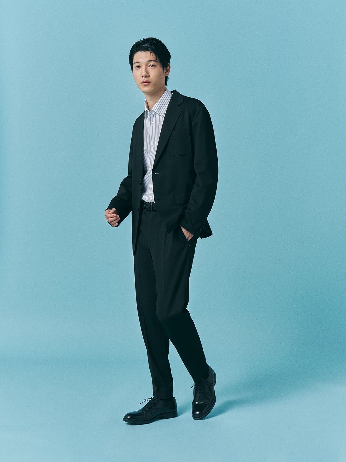 黒セットアップで作るオフィスカジュアル正解着こなし