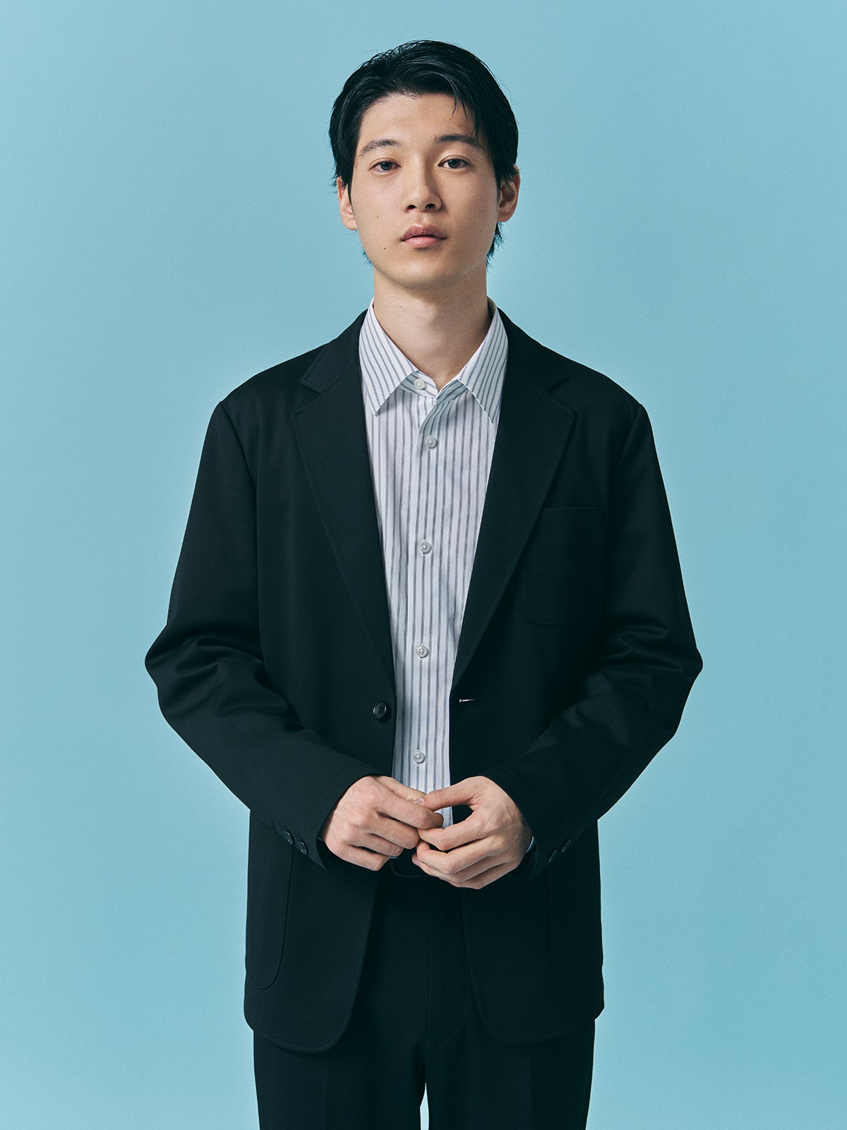 黒セットアップの着こなしポイント