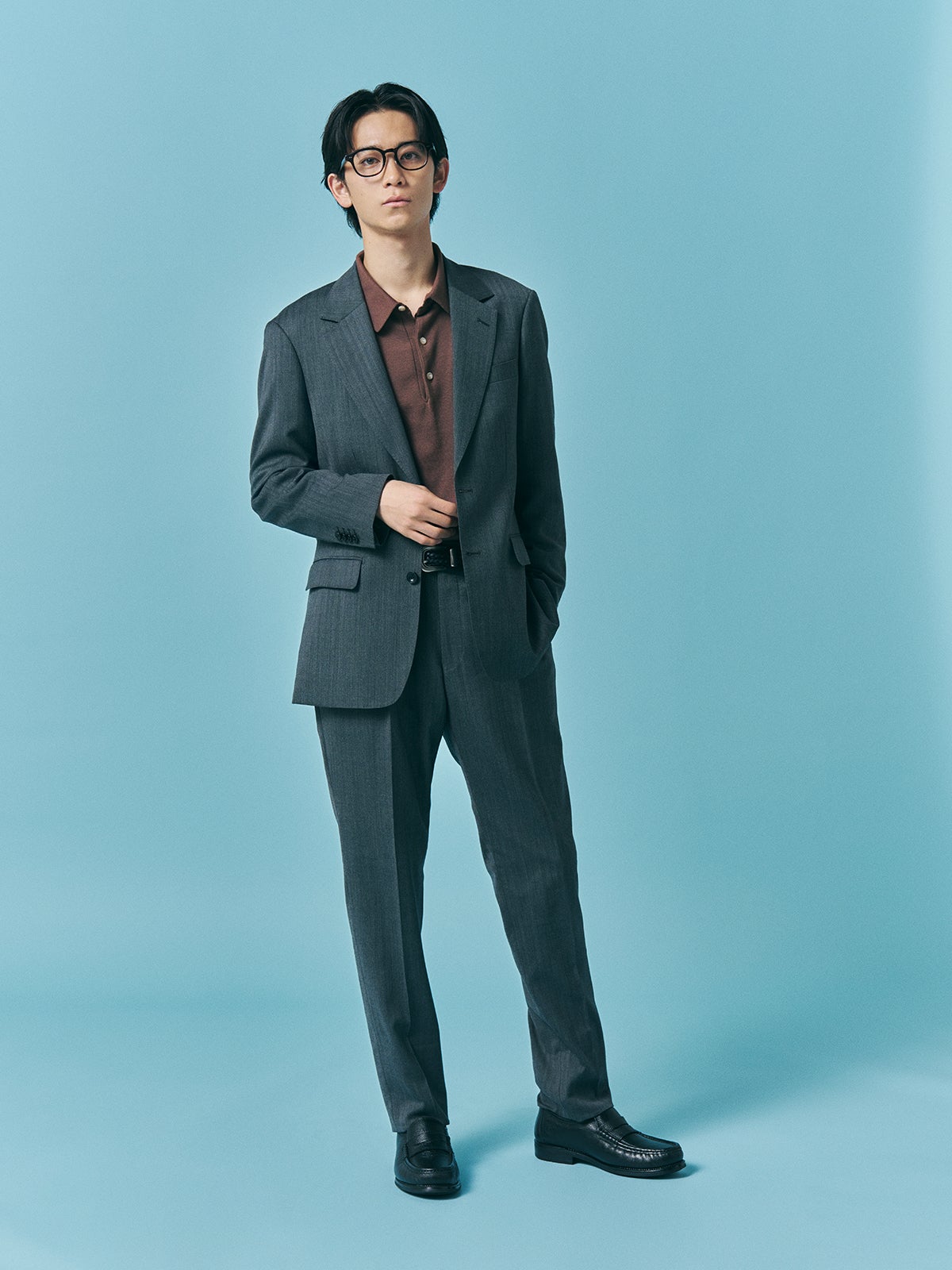 グレーセットアップで作るオフィスカジュアル正解着こなし