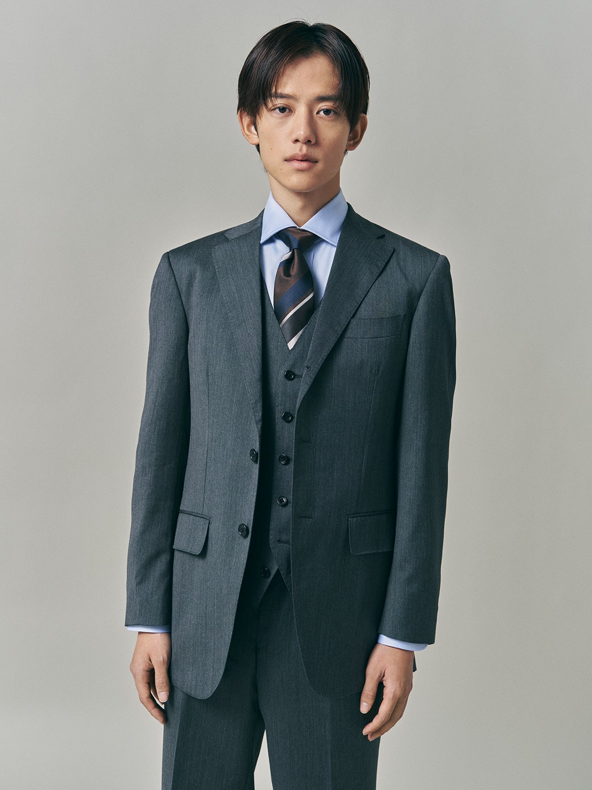 麻布テーラーのグレースーツの正解着こなしの上半身