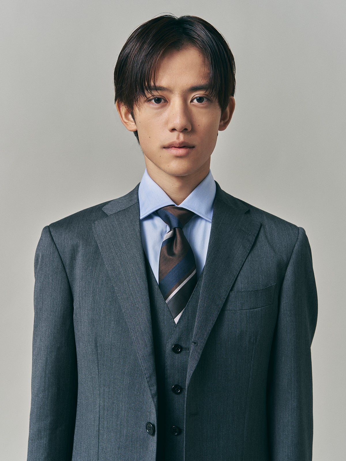 麻布テーラーのグレースーツの正解着こなしのVゾーン