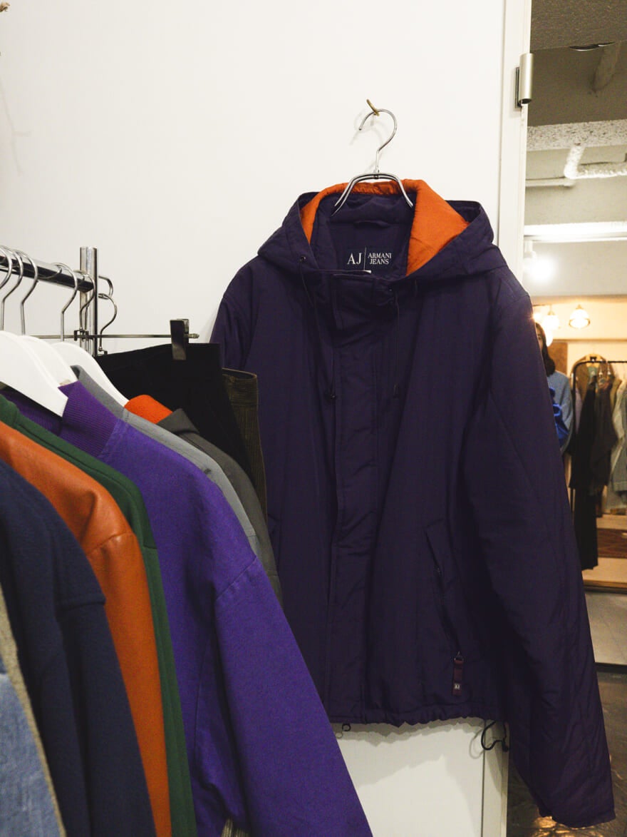 プロの推す古着屋　ペルアア　壁にかけられたジャケット